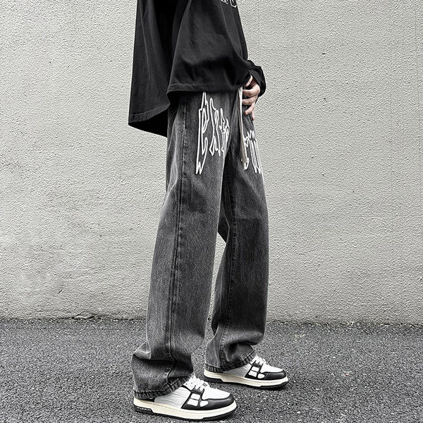 Ανδρικό τζιν με απλικέ σε δύο χρώματα