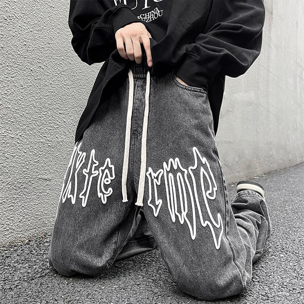 Ανδρικό τζιν με απλικέ σε δύο χρώματα