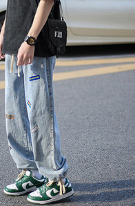 Meeste sirge säärega teksad logo ja paeltega