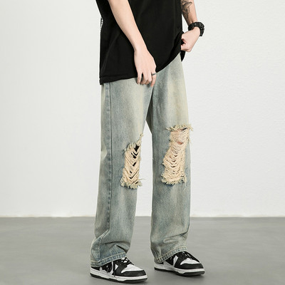 Plačios kojos džinsai su plėšytais motyvais
