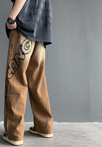 Ανδρικό τζιν ίσιο με στάμπα και τσέπη