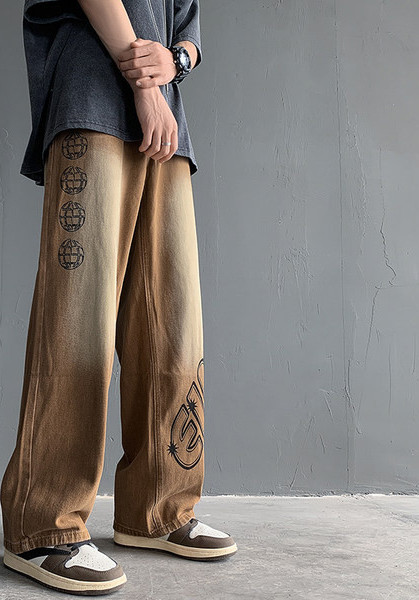 Ανδρικό τζιν ίσιο με στάμπα και τσέπη