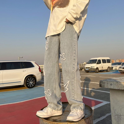 Férfi farmer zsebbel és hímzéssel új modell