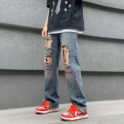 Férfi farmer egyenes mintával és szakadt motívumokkal