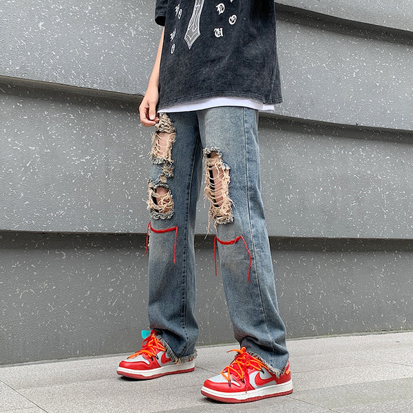 Férfi farmer egyenes mintával és szakadt motívumokkal