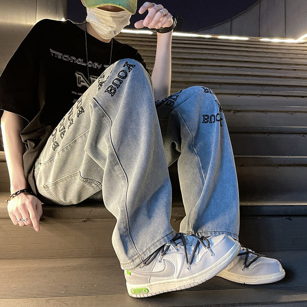 Ανδρικό τζιν φαρδύ με επιγραφή