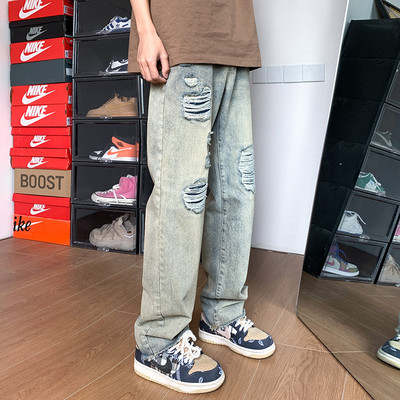 Ретро дънки с джоб и скъсани мотиви