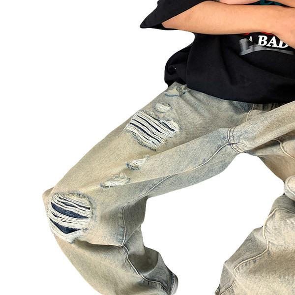 Ретро дънки с джоб и скъсани мотиви