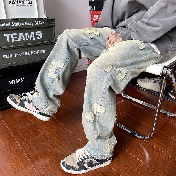 Alkalmi férfi farmernadrág hímzéssel