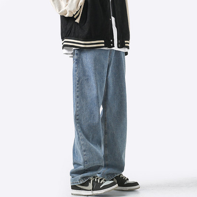 Uus taskuga meeste teksapükste mudel mitmes värvitoonis