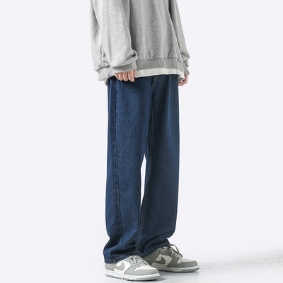 Uus taskuga meeste teksapükste mudel mitmes värvitoonis