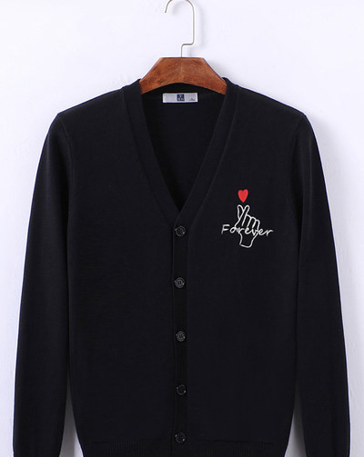 Férfi mellény gombokkal és hímzéssel