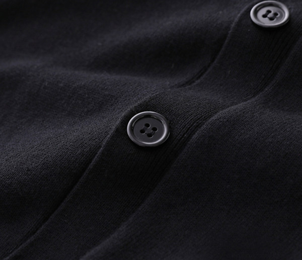 Férfi mellény gombokkal és hímzéssel