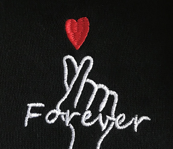 Férfi mellény gombokkal és hímzéssel