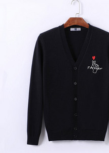 Lezser férfi hosszú ujjú kardigán hímzéssel