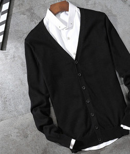 Ανδρική μοντέρνα ζακέτα με μυτερή λαιμόκοψη και κουμπιά