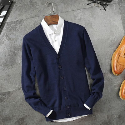 Ανδρική μοντέρνα ζακέτα με μυτερή λαιμόκοψη και κουμπιά