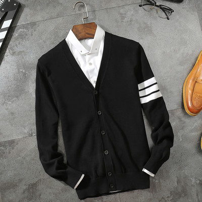 Ανδρική μοντέρνα ζακέτα με μυτερή λαιμόκοψη και κουμπιά