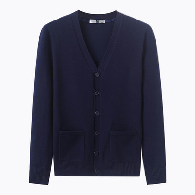 Meeste vesti puhas mudel nööpide ja taskuga