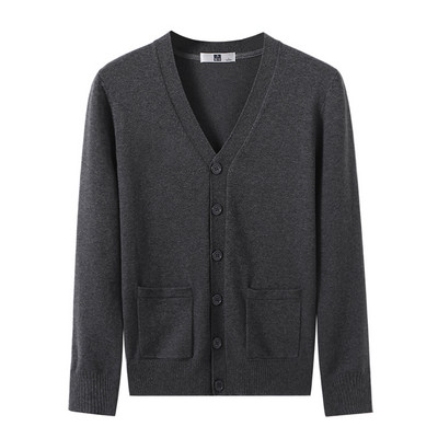 Meeste vesti puhas mudel nööpide ja taskuga