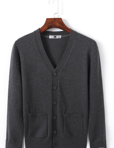 Meeste vesti puhas mudel nööpide ja taskuga