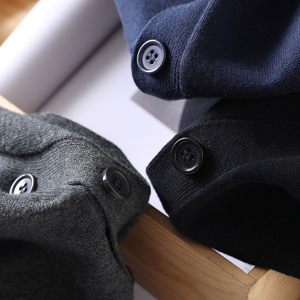 Meeste vesti puhas mudel nööpide ja taskuga