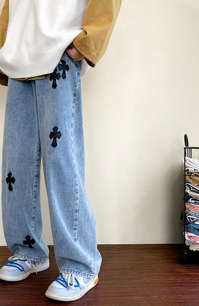 Férfi farmer díszkereszttel