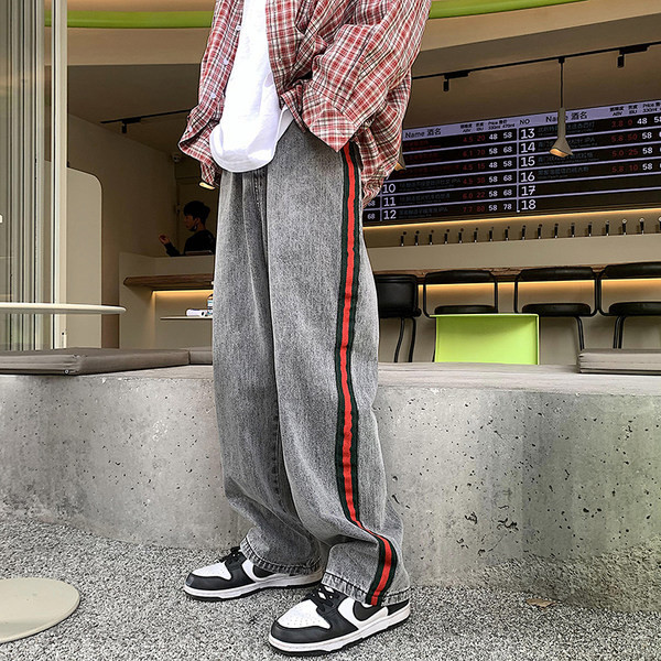 Vyriškų džinsų platus modelis su apvadu