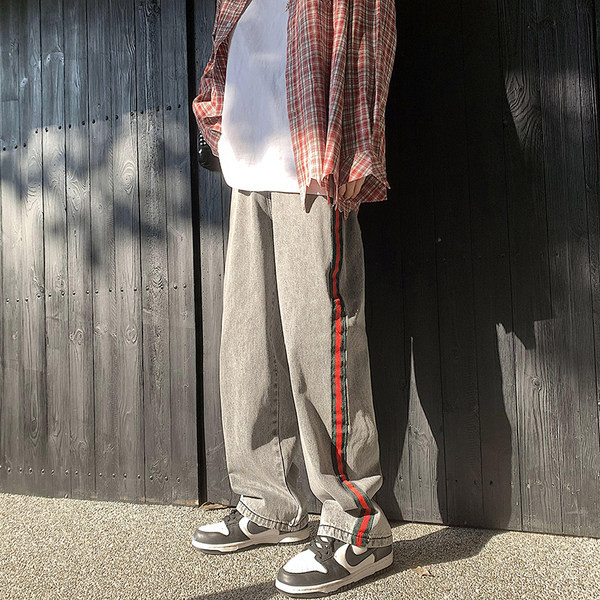 Vyriškų džinsų platus modelis su apvadu