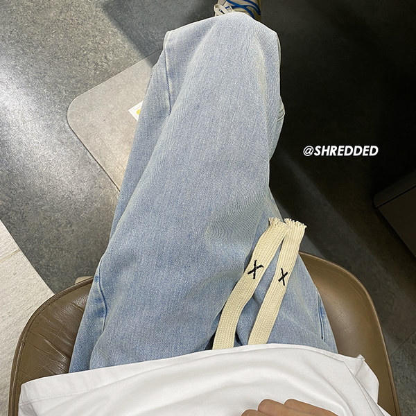 Ανδρικό τζιν με κορδόνια φαρδύ μοντέλο