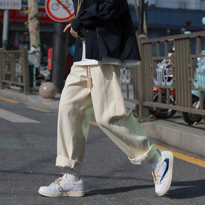 Mitmes värvitoonis paeltega meeste teksad