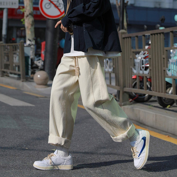 Mitmes värvitoonis paeltega meeste teksad