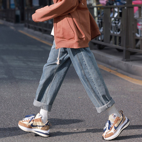 Mitmes värvitoonis paeltega meeste teksad