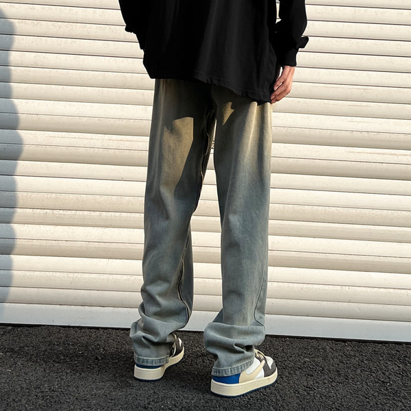 Ανδρικό τζιν με καθαρό μοντέλο τσέπης και κουμπιά