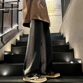 Őszre alkalmas férfi farmer széles modellje