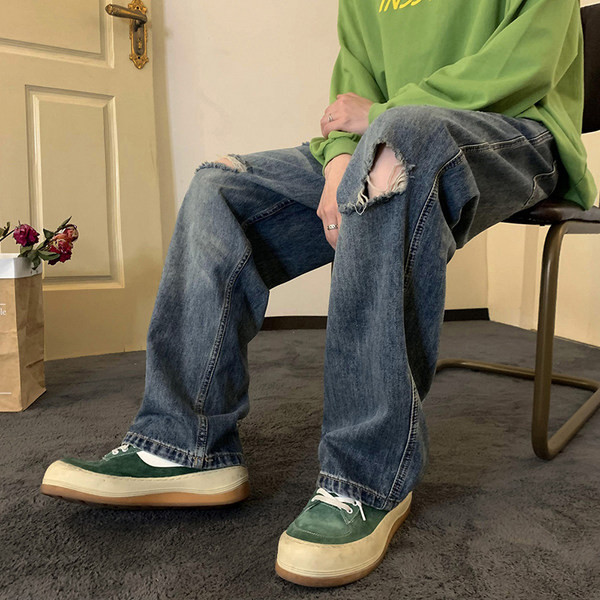 Férfi farmer zsebbel, szakadt motívumokkal