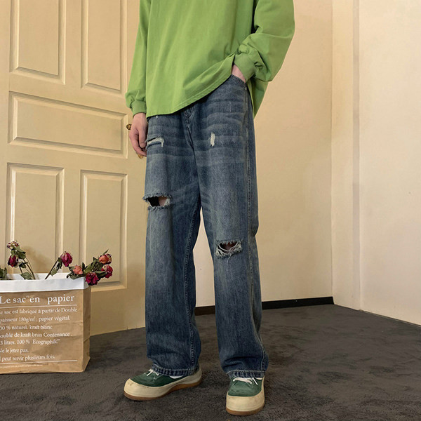 Férfi farmer zsebbel, szakadt motívumokkal