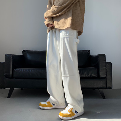 Õmbluste ja taskuga meeste teksad