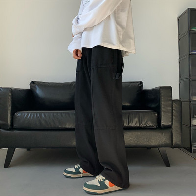 Õmbluste ja taskuga meeste teksad