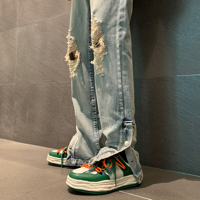 Meeste teksad rebitud motiivide ja nööpidega säärtel