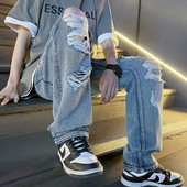 Szakadt motívumokkal ellátott férfi farmer három színben