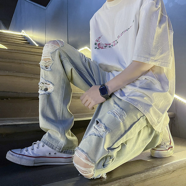 Szakadt motívumokkal ellátott férfi farmer három színben