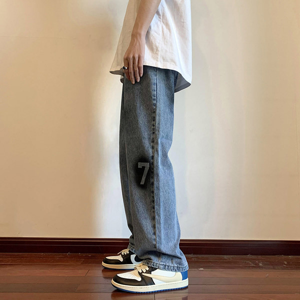 Platus vyriškų džinsų modelis kasdienai