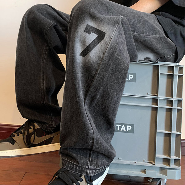 Platus vyriškų džinsų modelis kasdienai