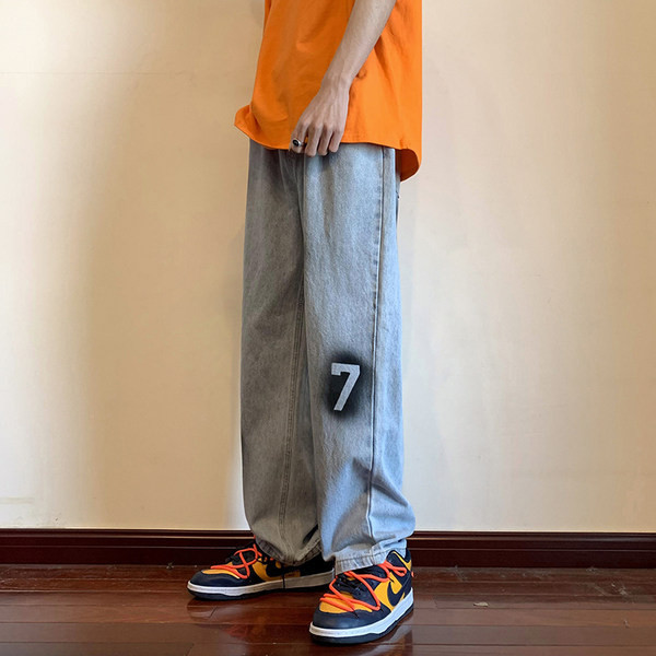 Platus vyriškų džinsų modelis kasdienai