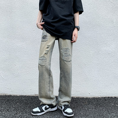 Κομψό ανδρικό τζιν με σκισμένα μοτίβα