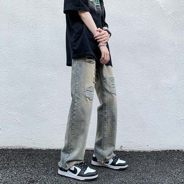 Κομψό ανδρικό τζιν με σκισμένα μοτίβα