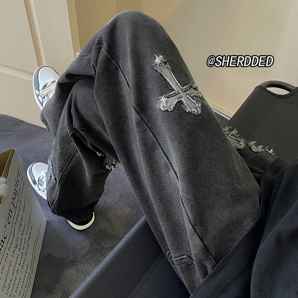 Alkalmi férfi farmernadrág hímzett kereszttel