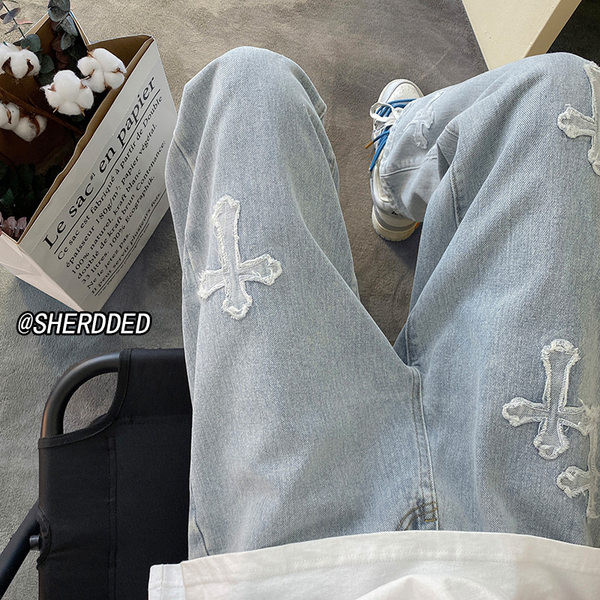 Alkalmi férfi farmernadrág hímzett kereszttel