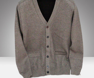 Muški prsluk s čistim uzorkom na gumbe